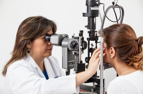 посещавайте редовно очния си лекар, за да се предпазите от катарактата