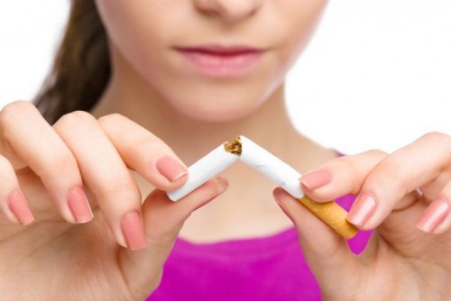 Пушенето на цигари спомага появата на остеопороза.