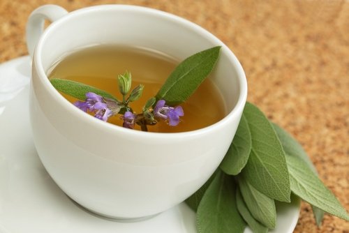 Чай от салвия за лечение на възпаленото гърло