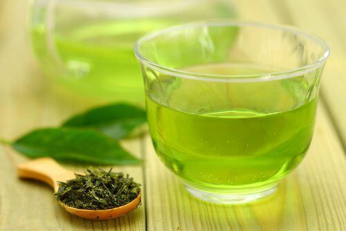 намалете целулита с помощта на зелен чай