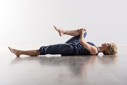 йога упражненията помагат за преодоляване на болките в гърба