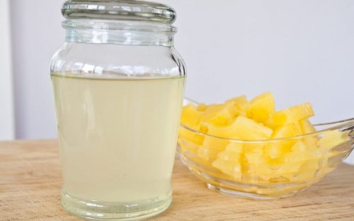 Водата от ананас се приготвя лесно в домашни условия
