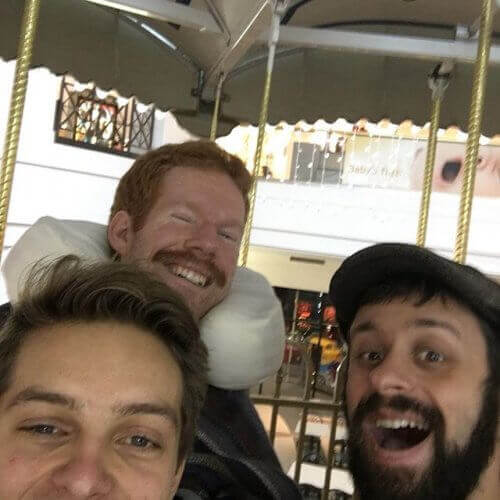 Истинското приятелство: Те помогнаха на болния си приятел да обиколи света