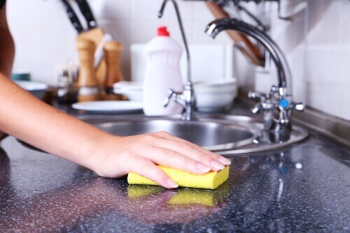 Гъбите, с които почиствате кухнятта събират много бактерии