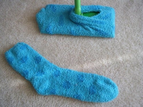 стари чорапи за почистване на прах 