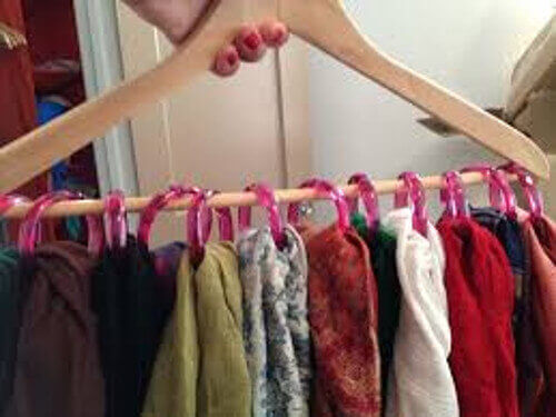 подреждане на шалове в гардероба