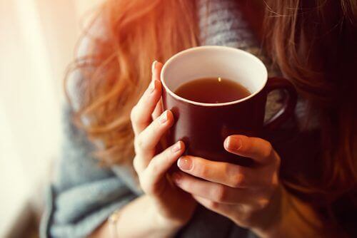 контролиране на тревожността може да бъде постигнато с чай от бял равнец