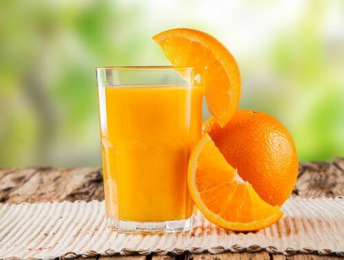 портокаловият сок насърчава дебелото ви черво да се отърве от отпадъците