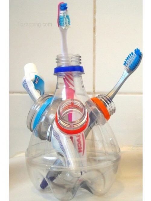 пластмасовите бутилки са подходящи за изработване на поставка за четки за зъби