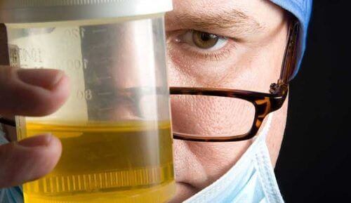 8 причини урината ви да мирише лошо