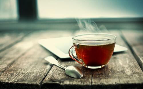Най-добрите чайове за облекчаване на 13 обичайни неразположения