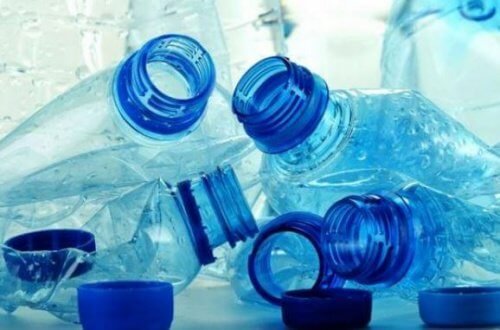 Пластмасовите бутилки могат да изпускат опасни химикали