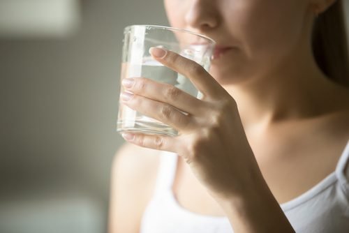 Заболяванията, които можете да излекувате като пиете ежедневно повече вода