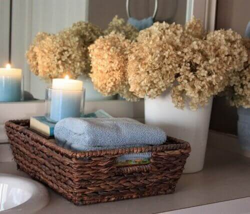 Кошниците за вашата баня са чудесен начин да организирате кърпите