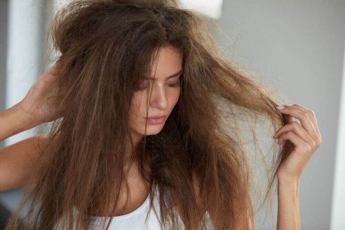Хидратирайте изтощената коса с тези 5 натурални средства