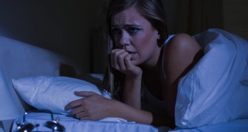 Опознайте симптомите на паническите атаки през нощта
