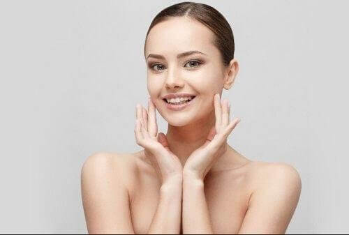 правете си ежедневен масаж, за подмладяване на кожата на шията си