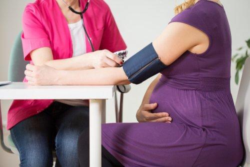 Бременносттав някои случаи може да предизвика високо кръвно налягане