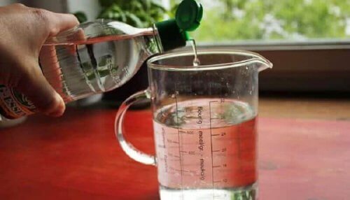 оцет срещу петната от пот по дрехите