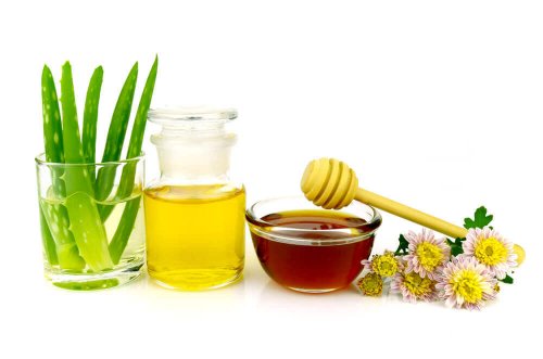 Комбинацията между алое и мед е чудесен начин за почистване на грим