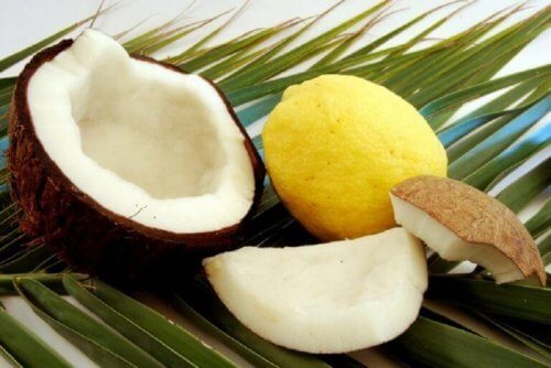 кокосовото масло помага при изтъняваща коса