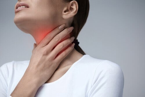 Дали възпаленото гърло е причинено от плака?