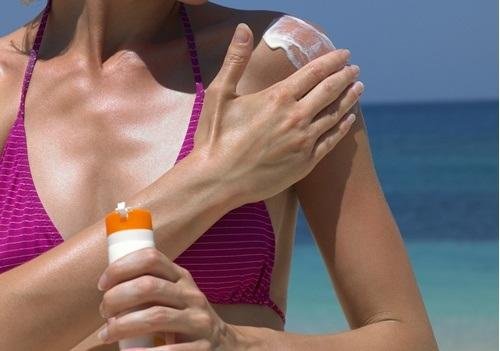 редовното използване на слънцезащита е основна стъпка в грижата за кожата на ръцете