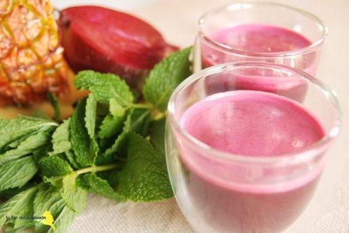 Шейк от цвекло, ананас и краставица