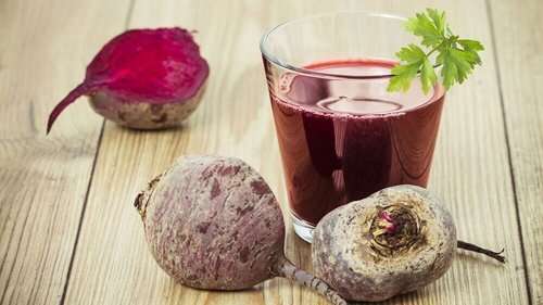 Сок от червена боровинка, цвекло и лимон за прочистване на черния дроб