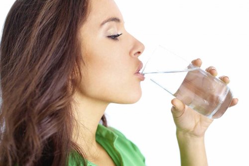 пийте вода за укрепване на имунната система