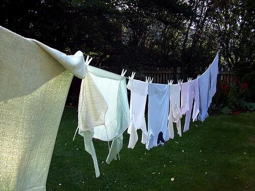 изпирайте и най-упоритите петна от дрехите с домашен прах за пране