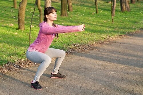 Правенето на клекове е едно от упражненията за тонизиране на краката