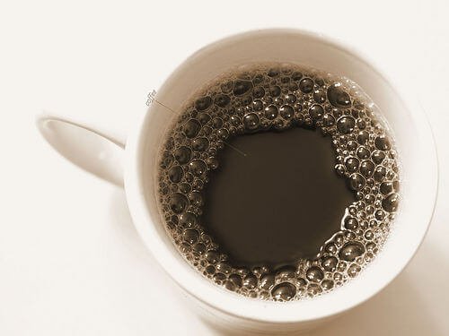 прекомерната консумация на кофеин води до увреждане на щитовидната жлеза