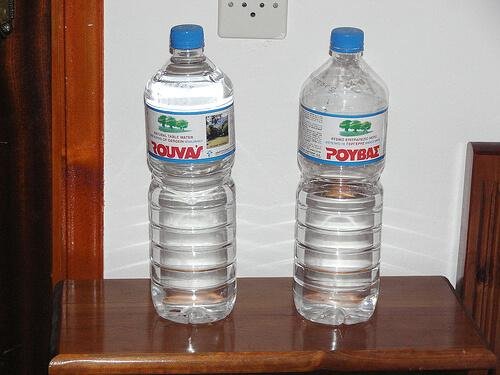 пийте достатъчно вода ежедневно, за да избегнете проблемите с бъбреците
