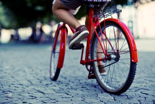 Карането на колело за справяне с появата на разширени вени