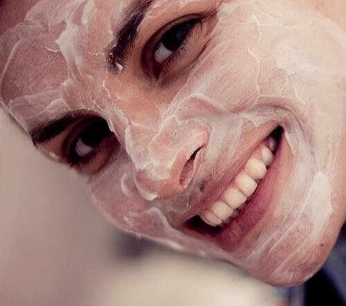 натуралните пилинги ще ви помогнат да почистите лицето си в дълбочина