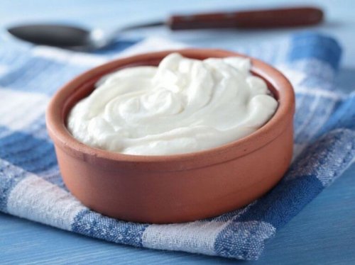 Натуралното кисело мляко е верен помощник в борбата срещу неприятните афти в устата.