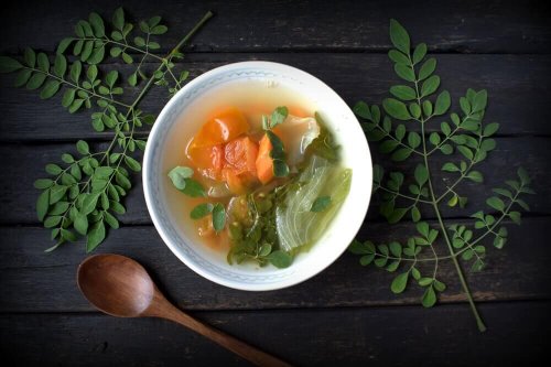 Зеленчуковата супа с моркови и картофи помага при диария.