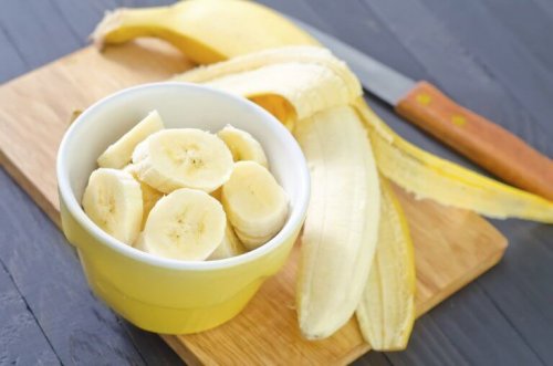 леки и здравословни десерти - банан с орехи, добър вариант за хапване преди лягане