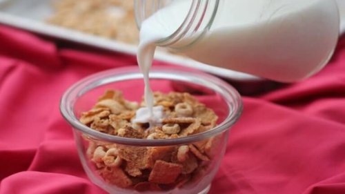 леки и здравословни десерти - пълнозърнест корн флейкс с бадемово мляко