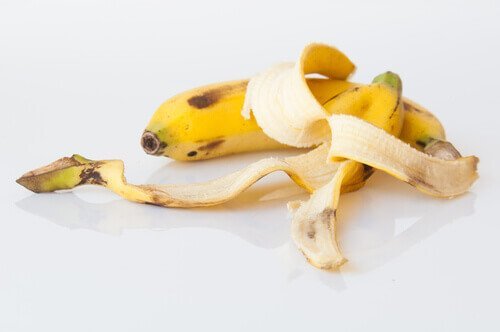 натурален компост от бананови кори
