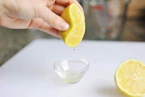 един от най-добрите обезмаслители за фурна е този с лимонов сок