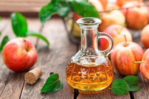 ябълковият оцет е сред най-добрите натурални обезмаслители