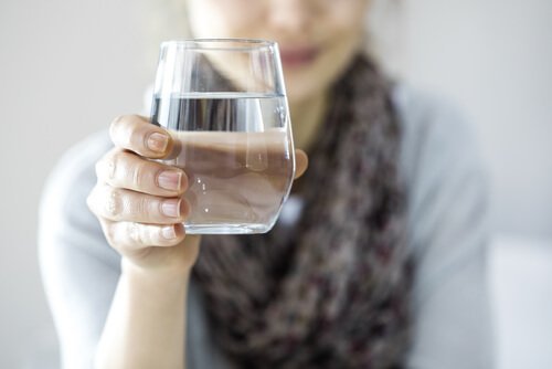Пийте достатъчни количества вода ако страдате от хипотиреоидизъм