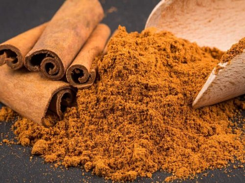 Маски с канела: концентрат от канела на прах и пръчки на маса на