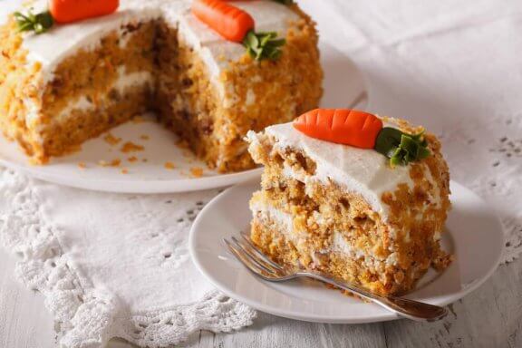 Вкусна веган морковена торта без мазнини и без яйца