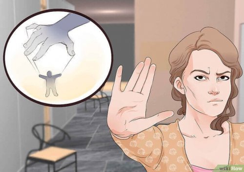 Жена прави знак за стоп