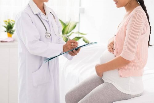 Лекарят, който следи бременността, трябва да подготви жената за бъдещото раждане.