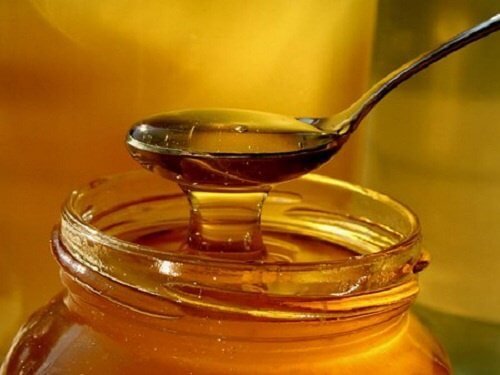 За кашлица при децата: буркан с мед