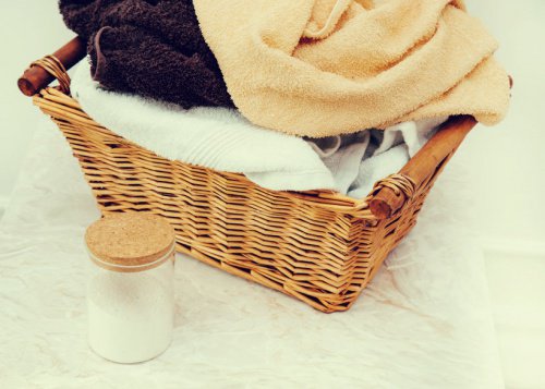 Как да използвате домашен омекотител за кърпите си